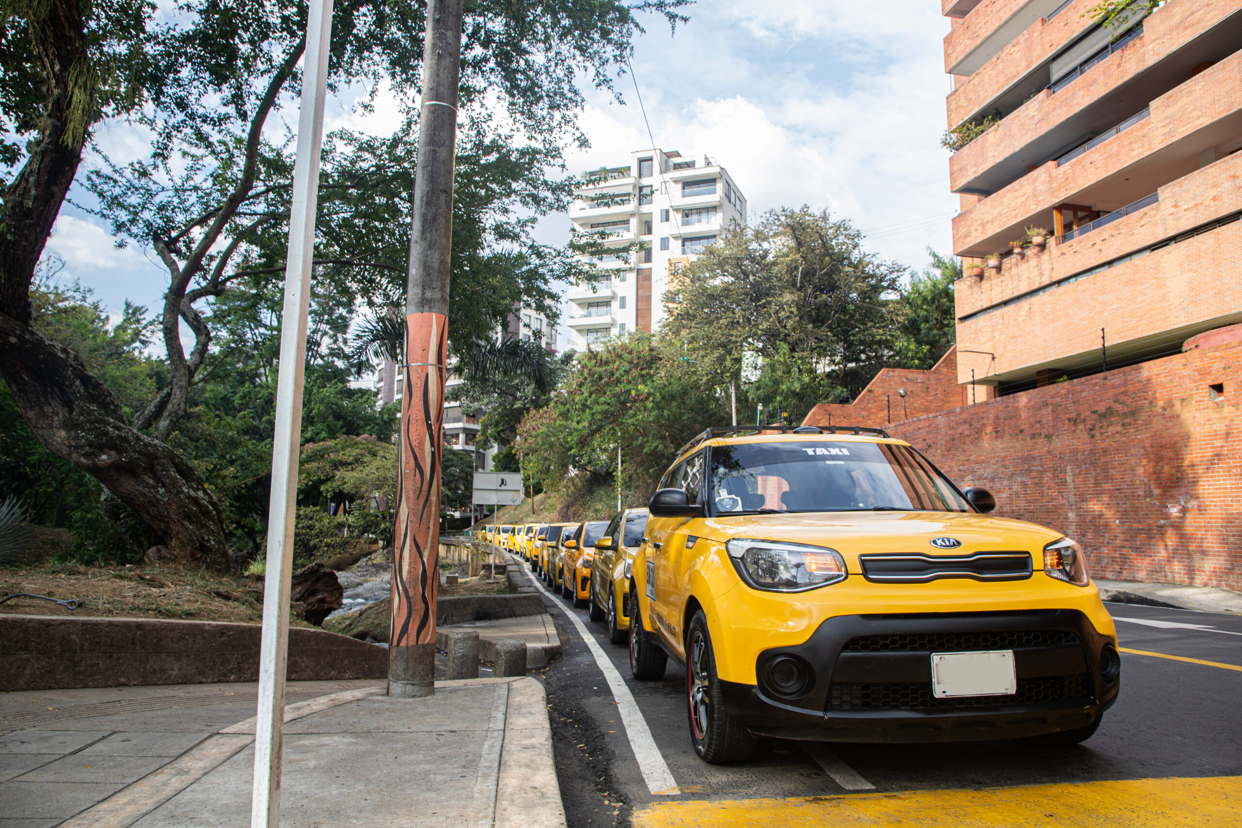 Taxi Toro Autos en servicio por la ciudad de Cali